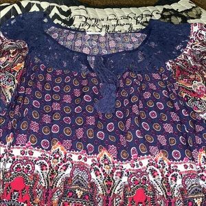 Multi color blouse. Short sleeved Size L